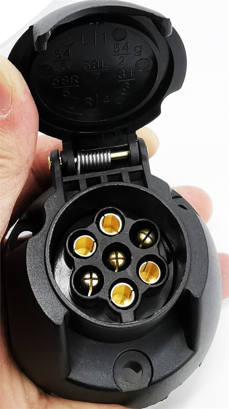 7 pin trailer socket (2)